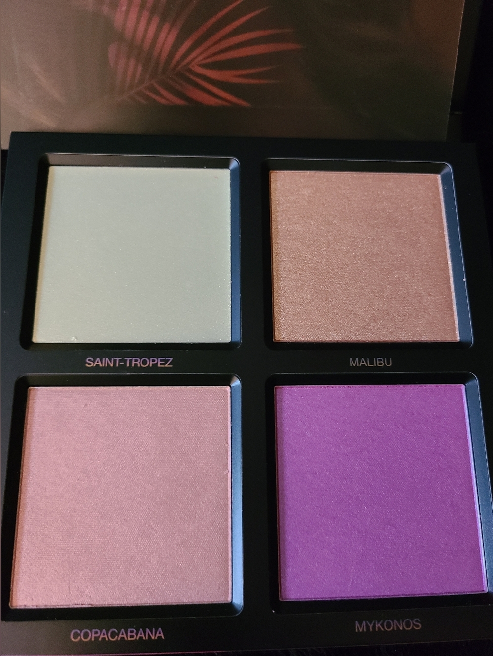 HUDA BEAUTY 3D Summer Highlighter Palette